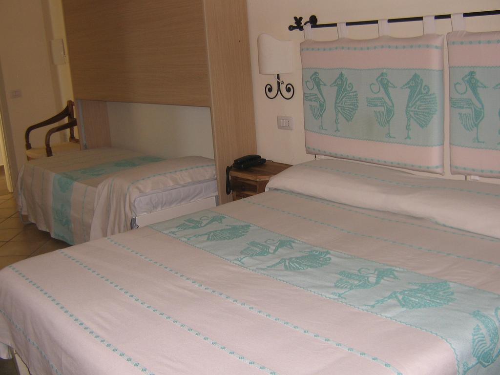 Hotel Maxim Olbia Exteriör bild
